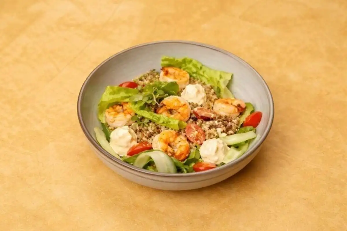 Салат с жареной креветкой