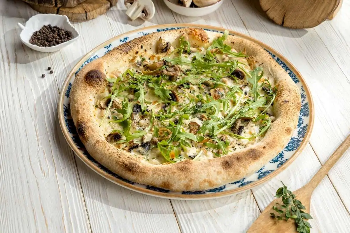 Пицца с грибным жульеном