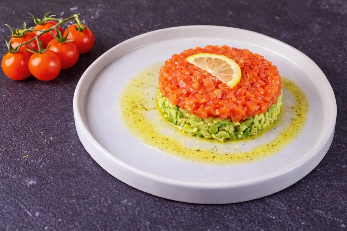 Тар-тар с лососем 150 гр С.