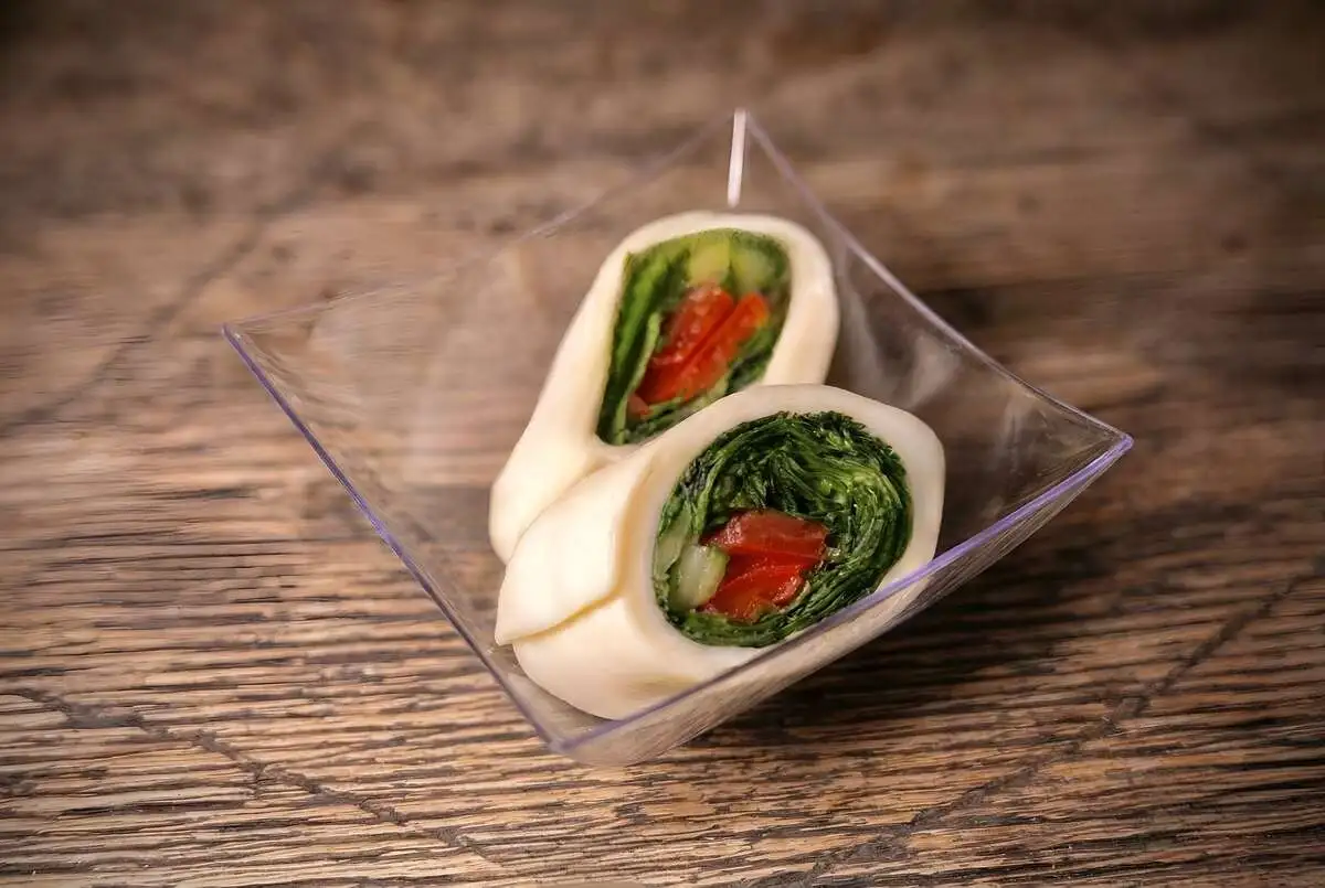 Ролл сулугуни с зеленью (Казбек)