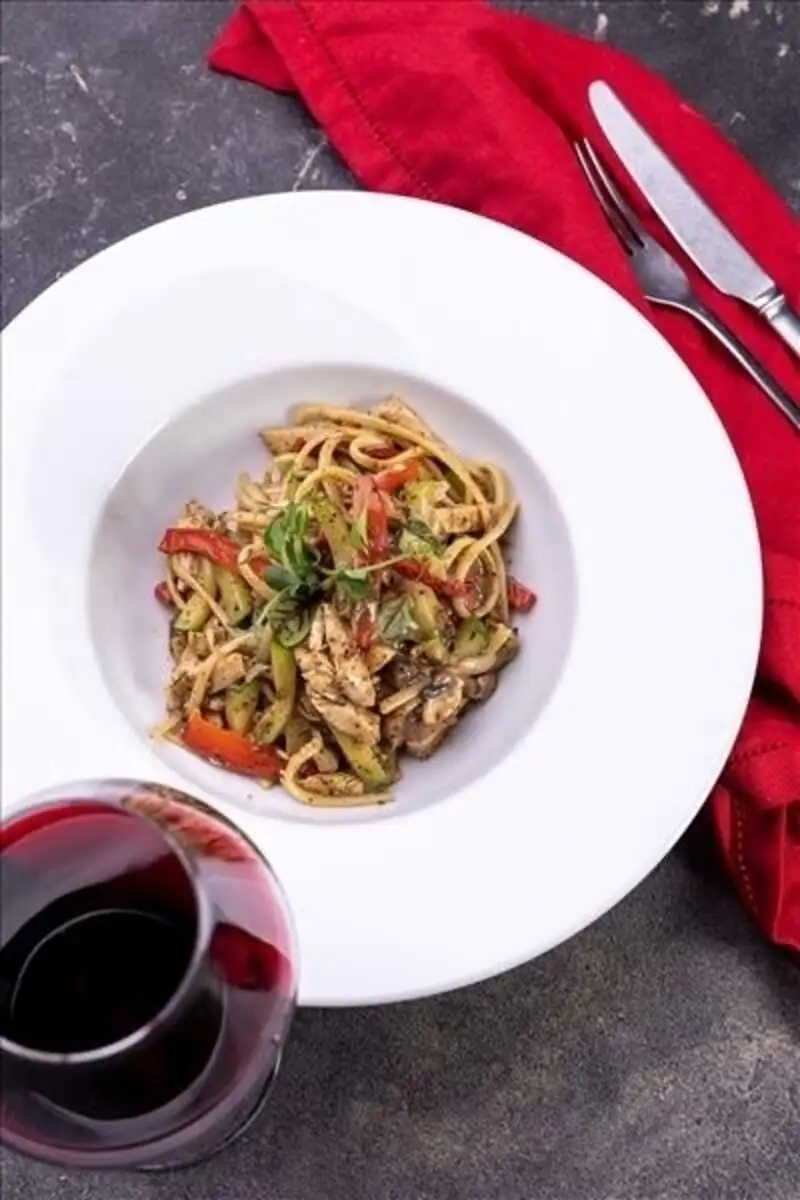 Лингвини с курицей и трюфельной пастой