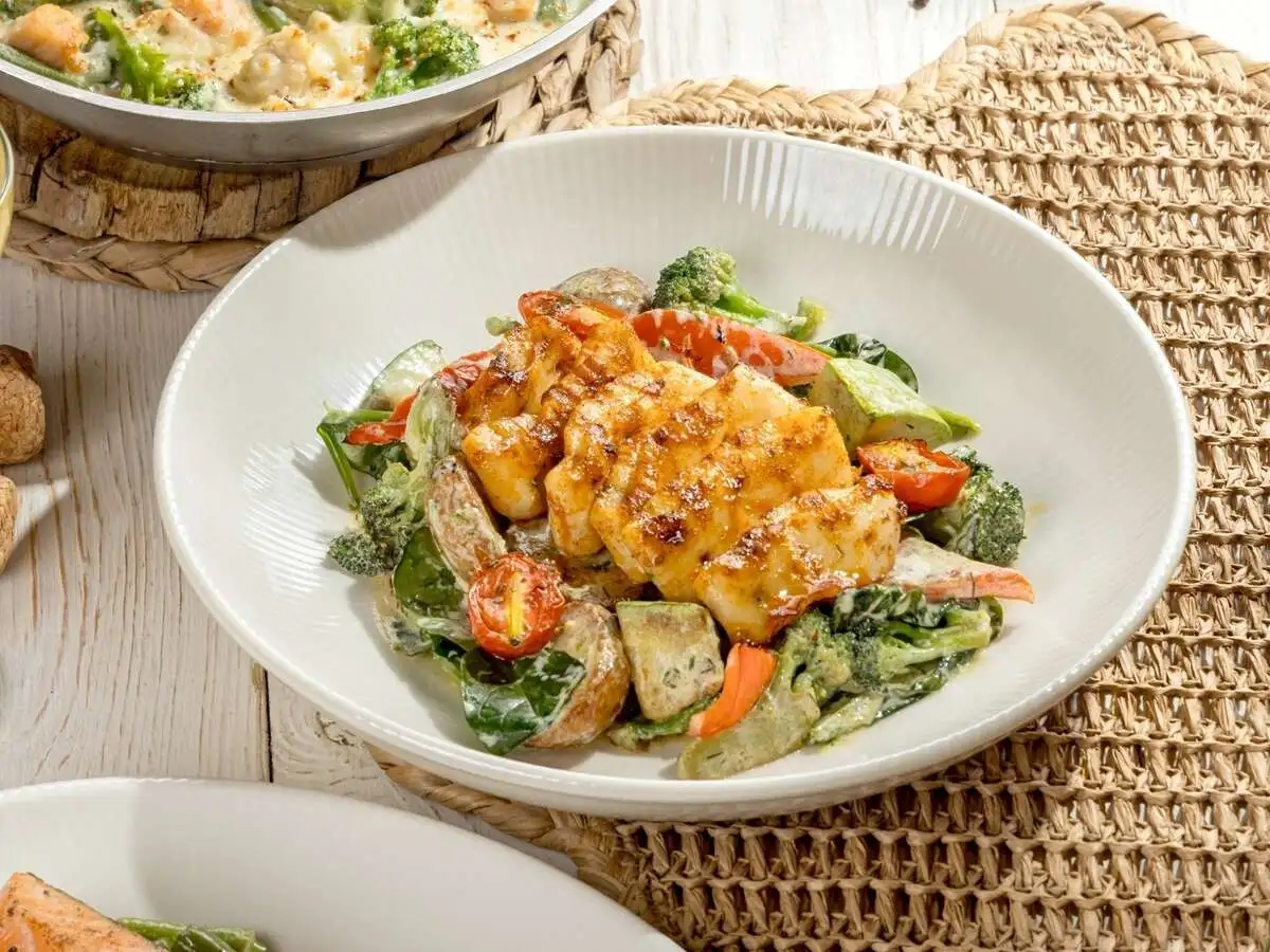 Кальмар гриль с овощами