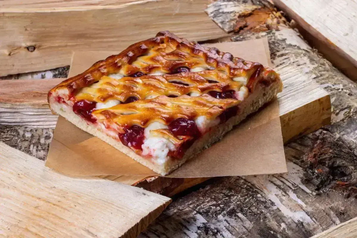 Пирог творог-клубника