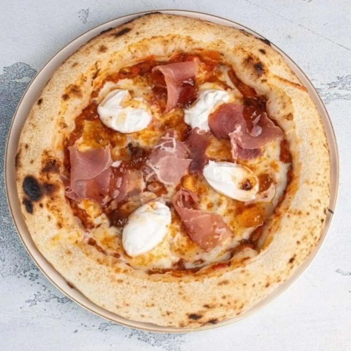 Пицца с айваром и муссом из феты 30см