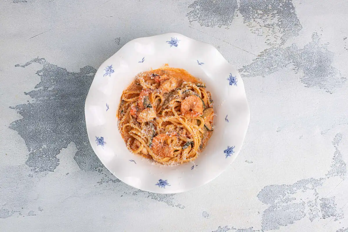 Паста с креветками и цуккини