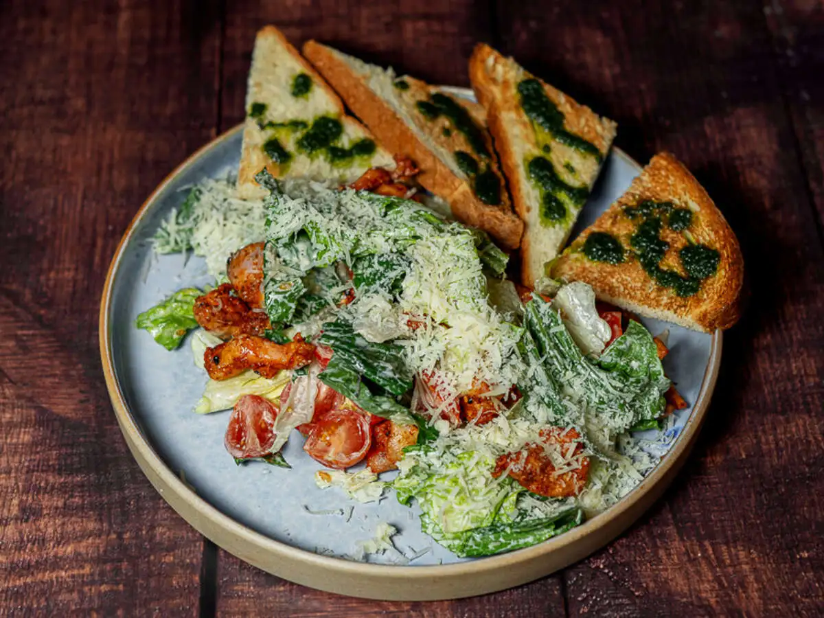 Цезарь с курицей