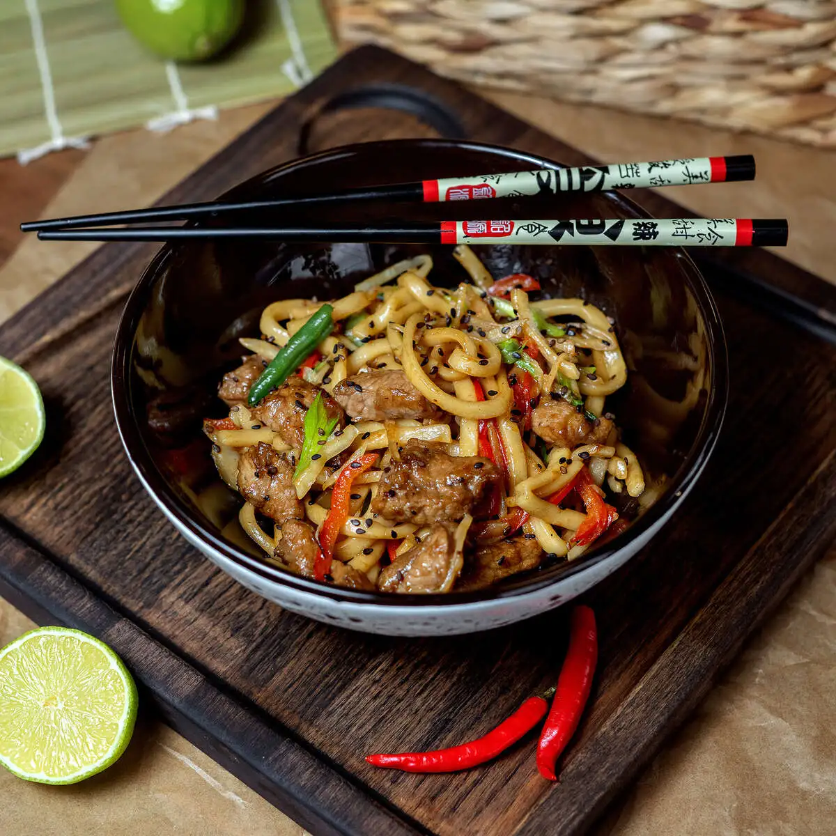 Тайская лапша со свининой