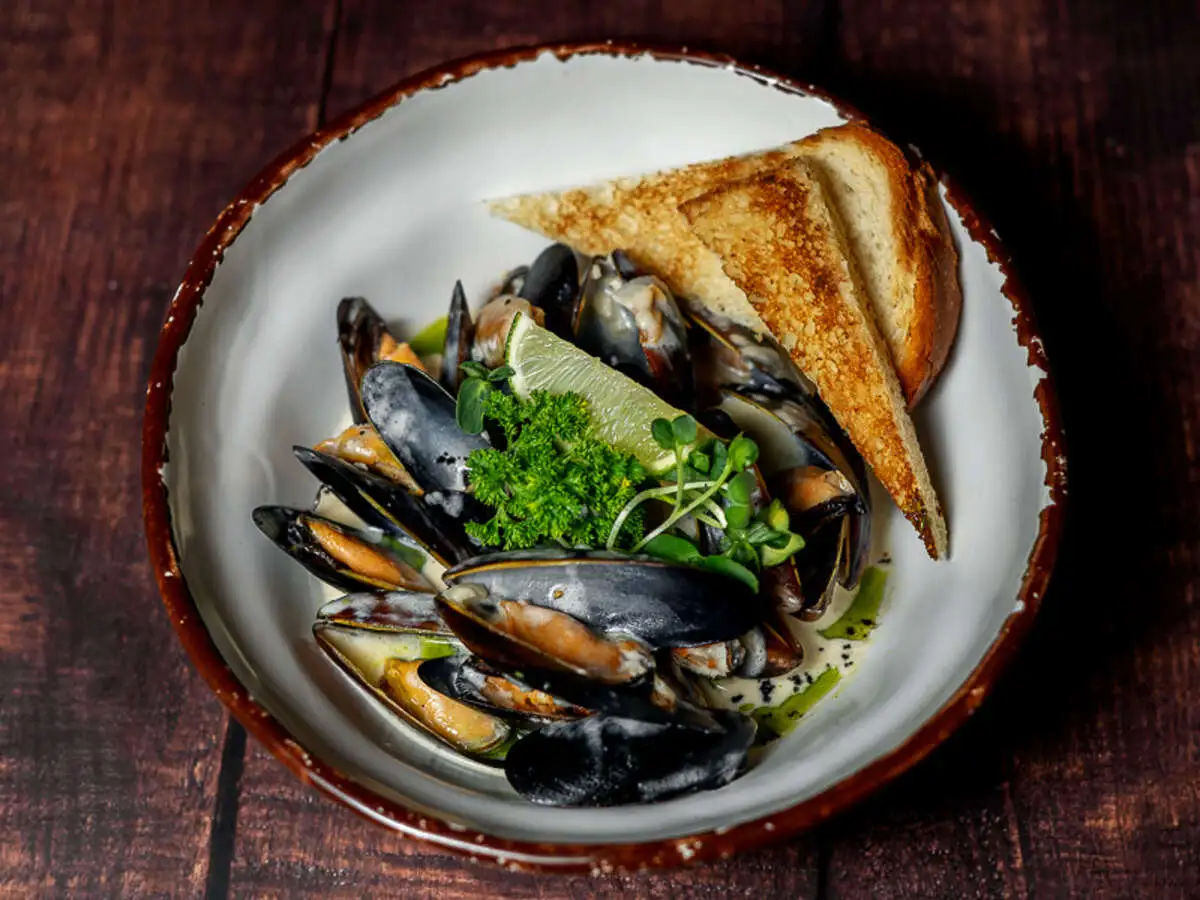 Мидии в створке в соусе дор блю 