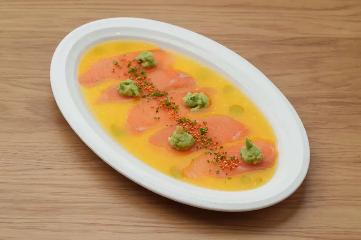 Карпаччо из лосося, цитрусовый дрессинг