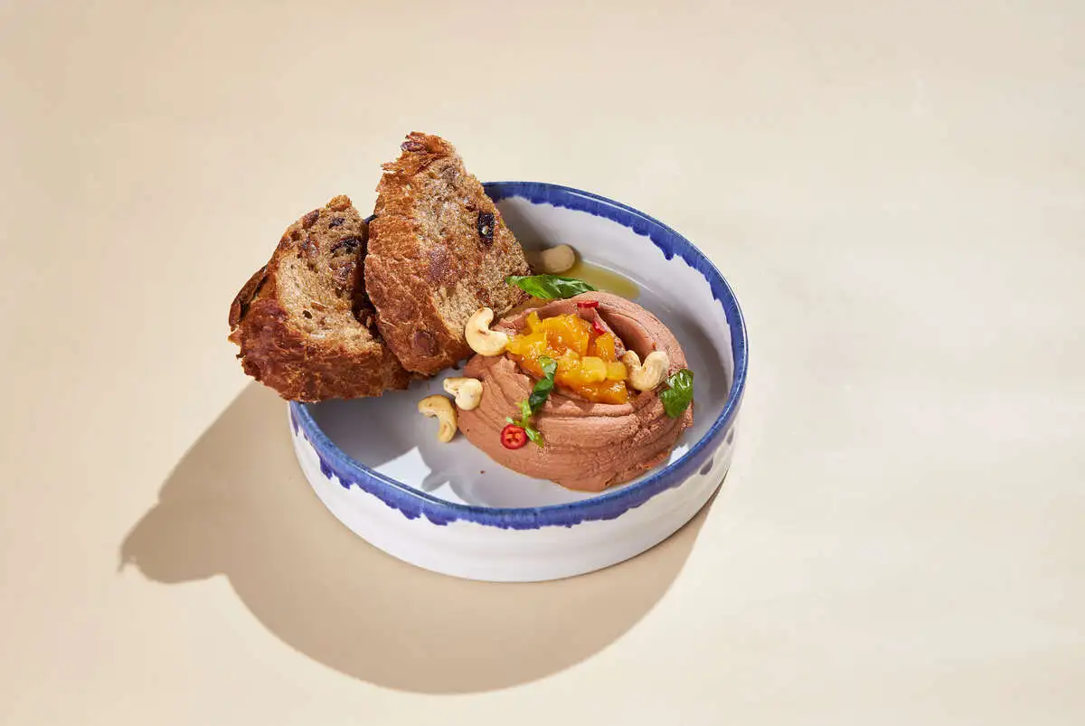 Паштет из цыпленка с конфи из кураги 