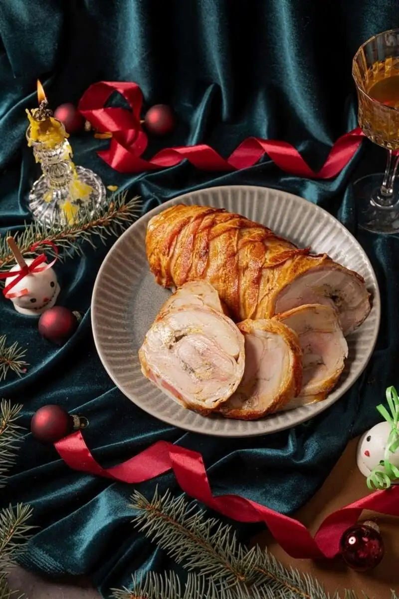 Рулет куриный в беконе