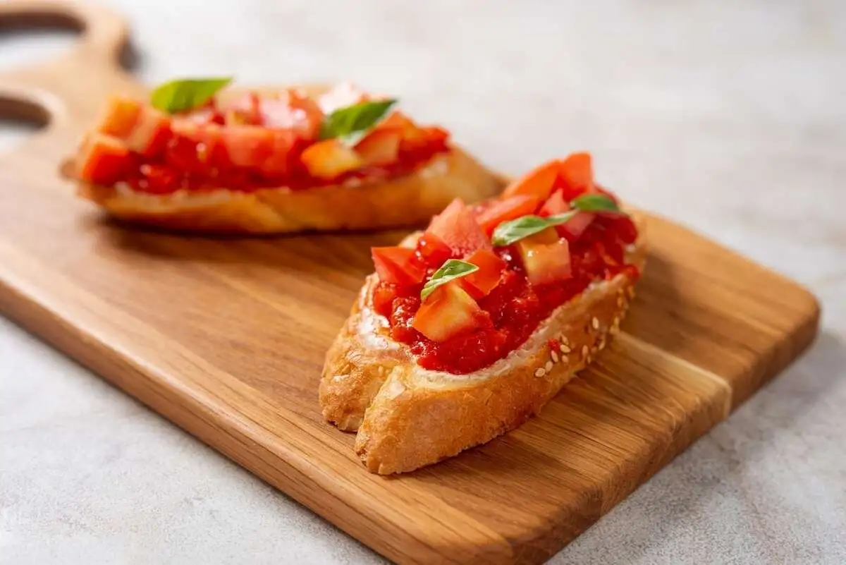 Брускетта с запечёным перцем