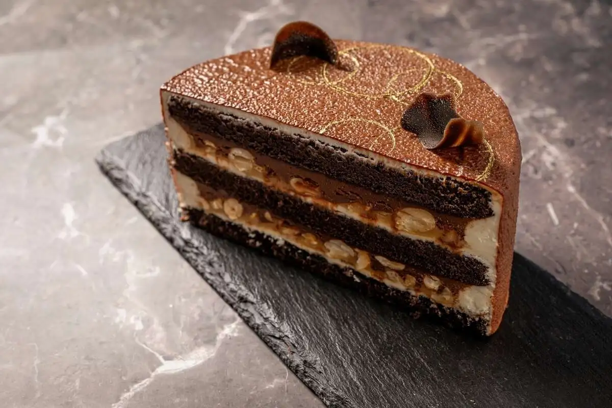 Торт-половинка Сникерс