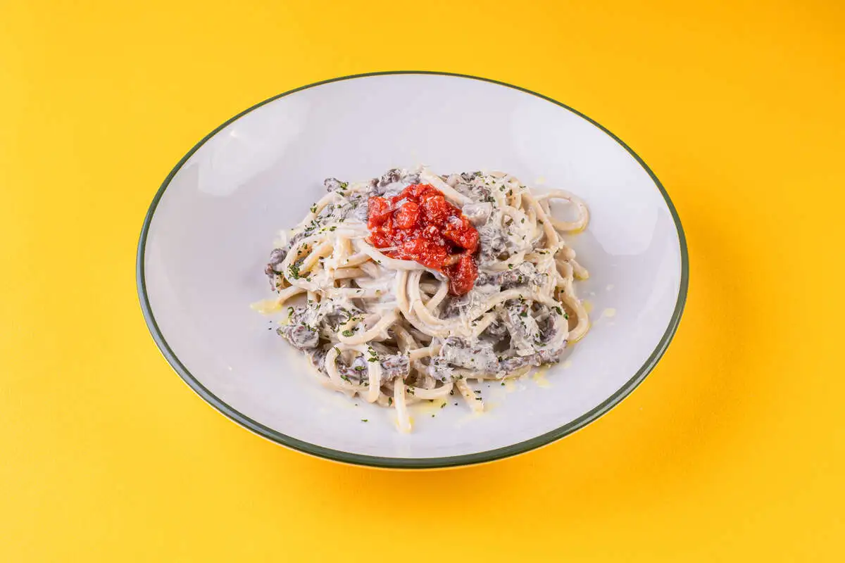 Спагетти с телятиной и грибами