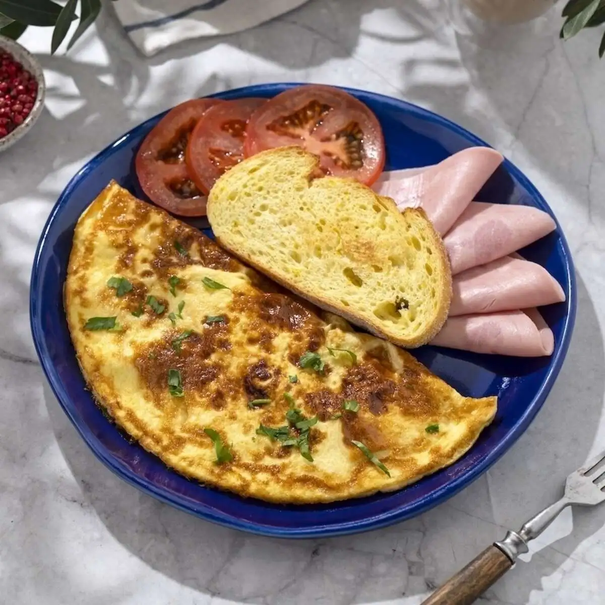 Омлет с ветчиной и томатами