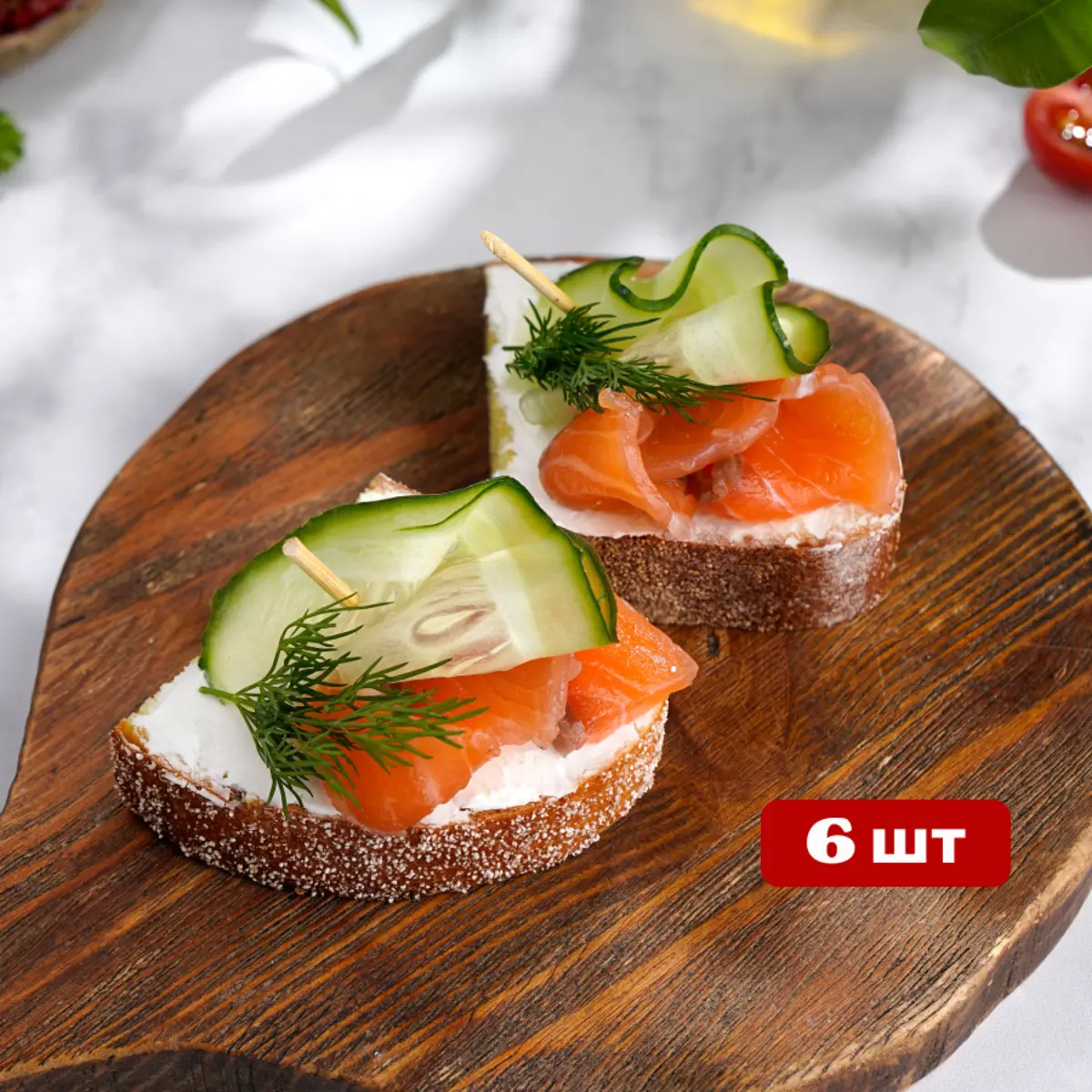 Брускетты с лососем