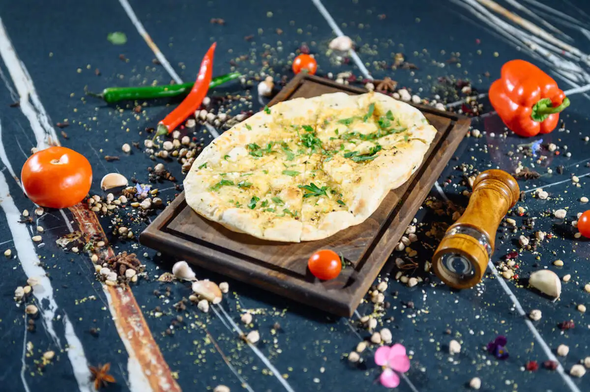 ЛАВАШ С СЫРОМ И ТРАВАМИ 120гр