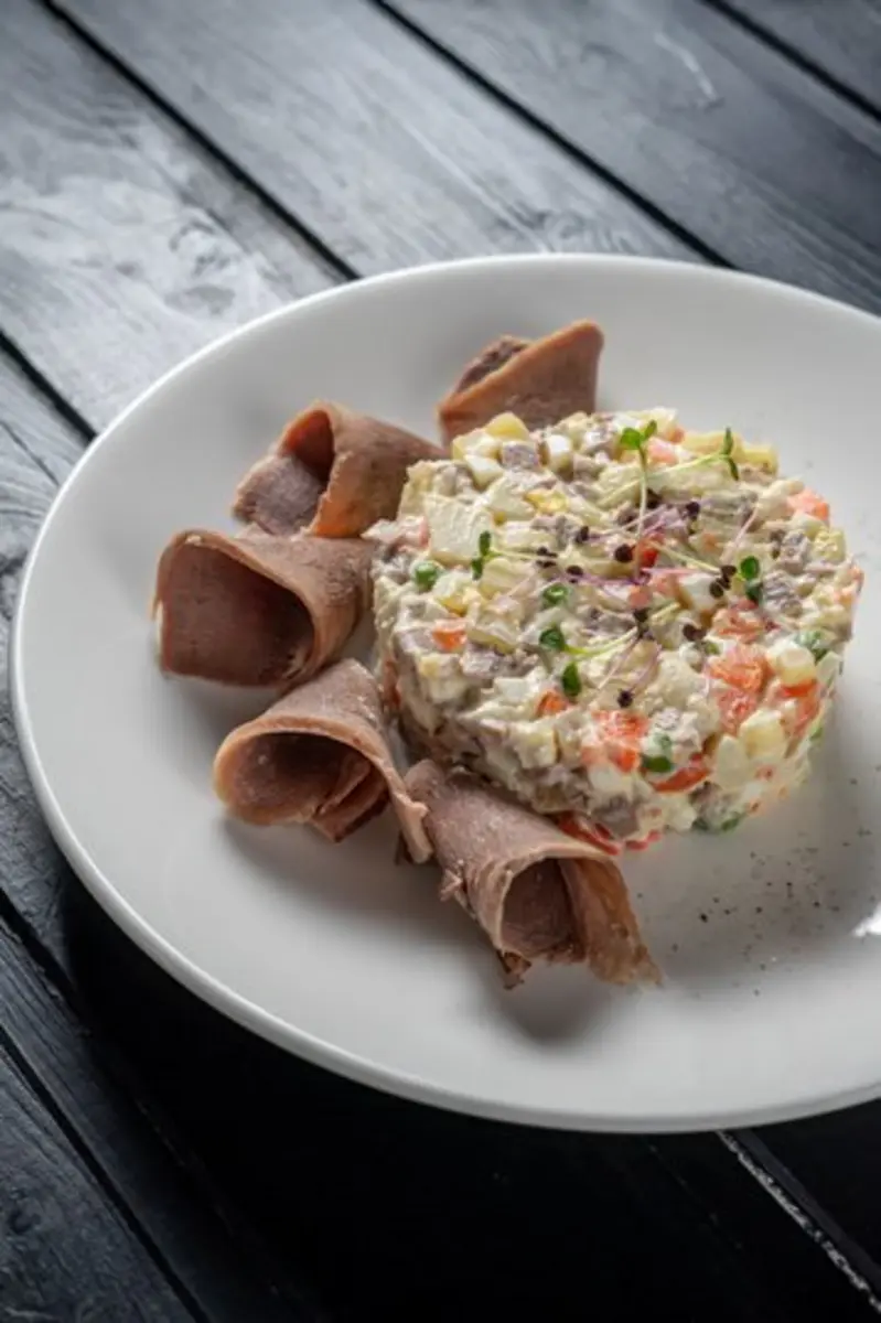 ОЛИВЬЕ С ГОВЯЖЬИМ ЯЗЫКОМ нг