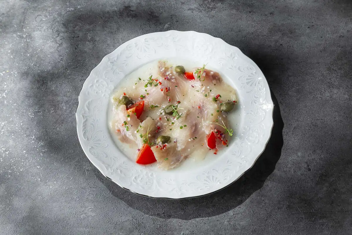 Севиче из сибаса в ярком соусе