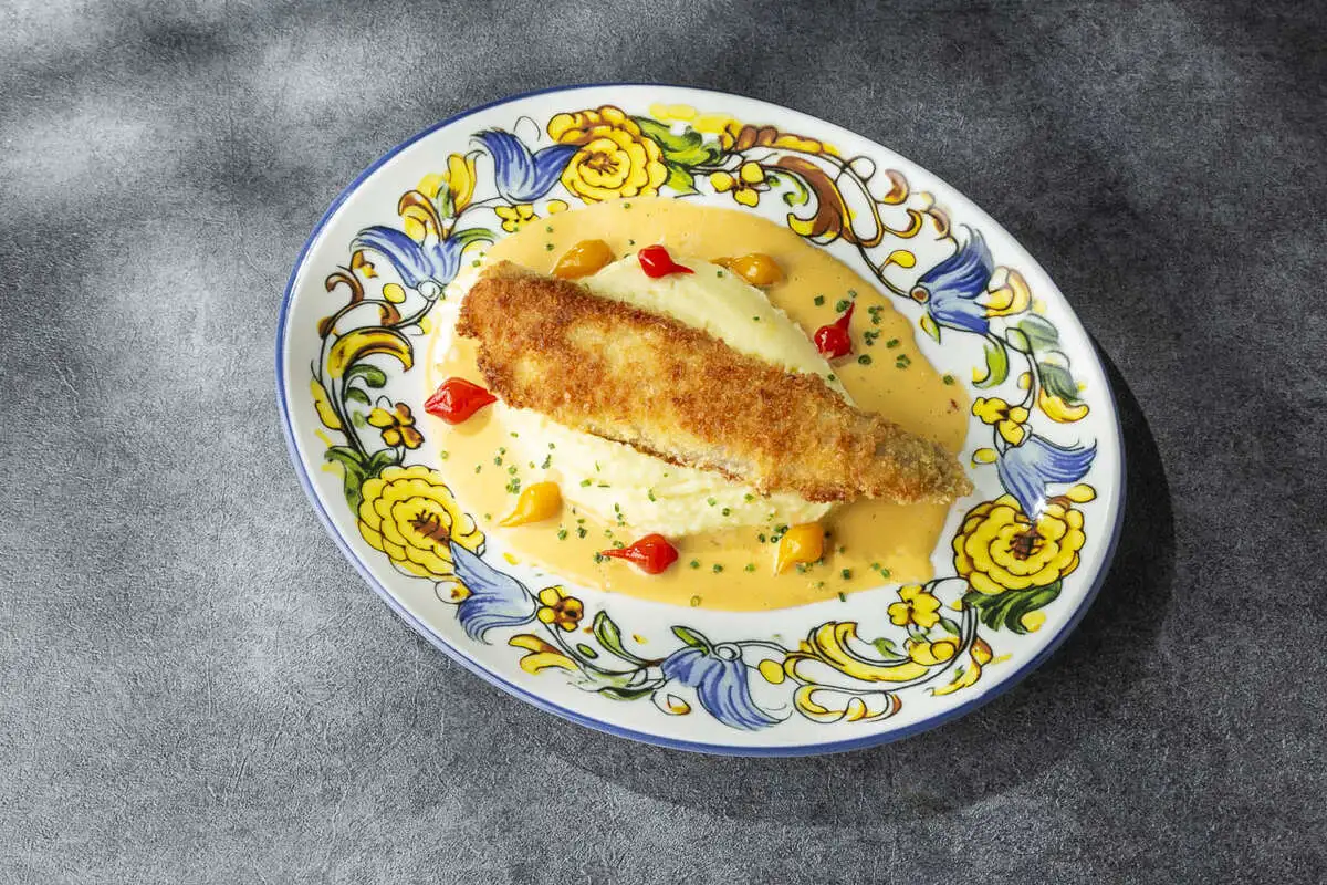 Сибас с соусом беарнез