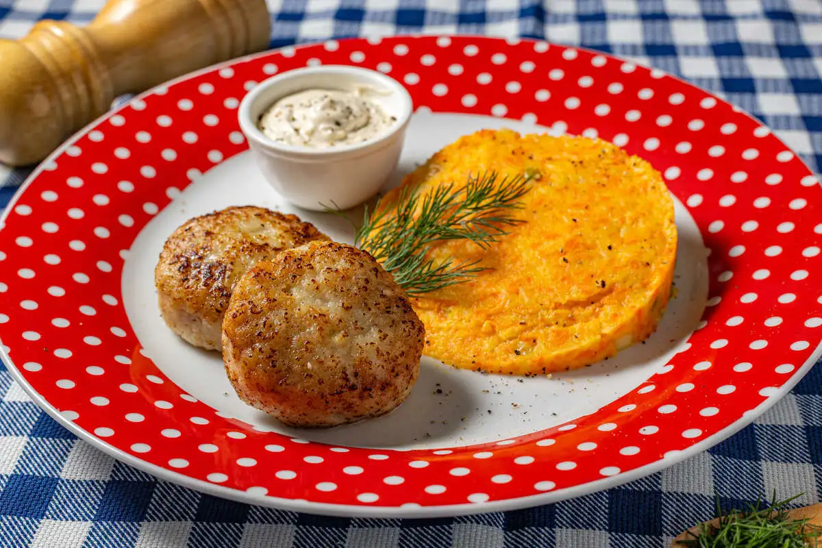 Щучьи котлеты с овощным пюре "оливье"