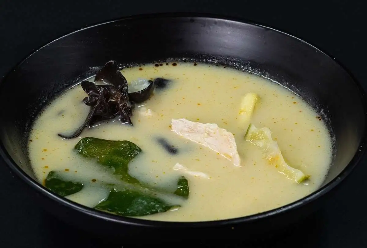 ТОМ ХА С КУРИЦЕЙ