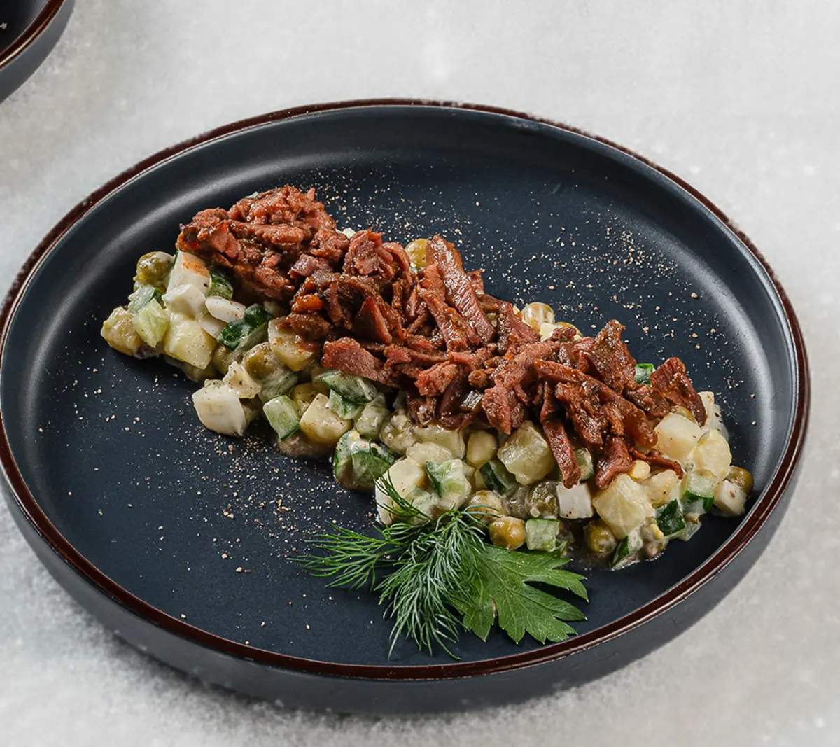 Оливье с говяжими щечками