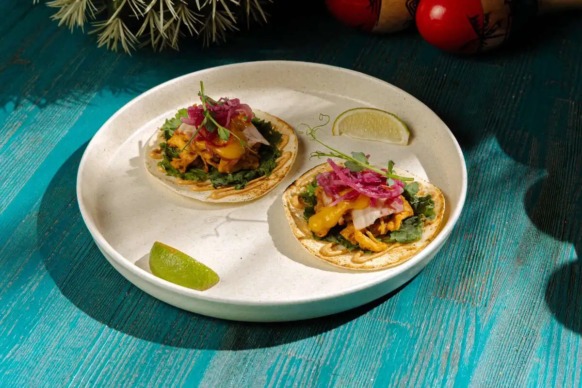 Тако с курицей и беконом