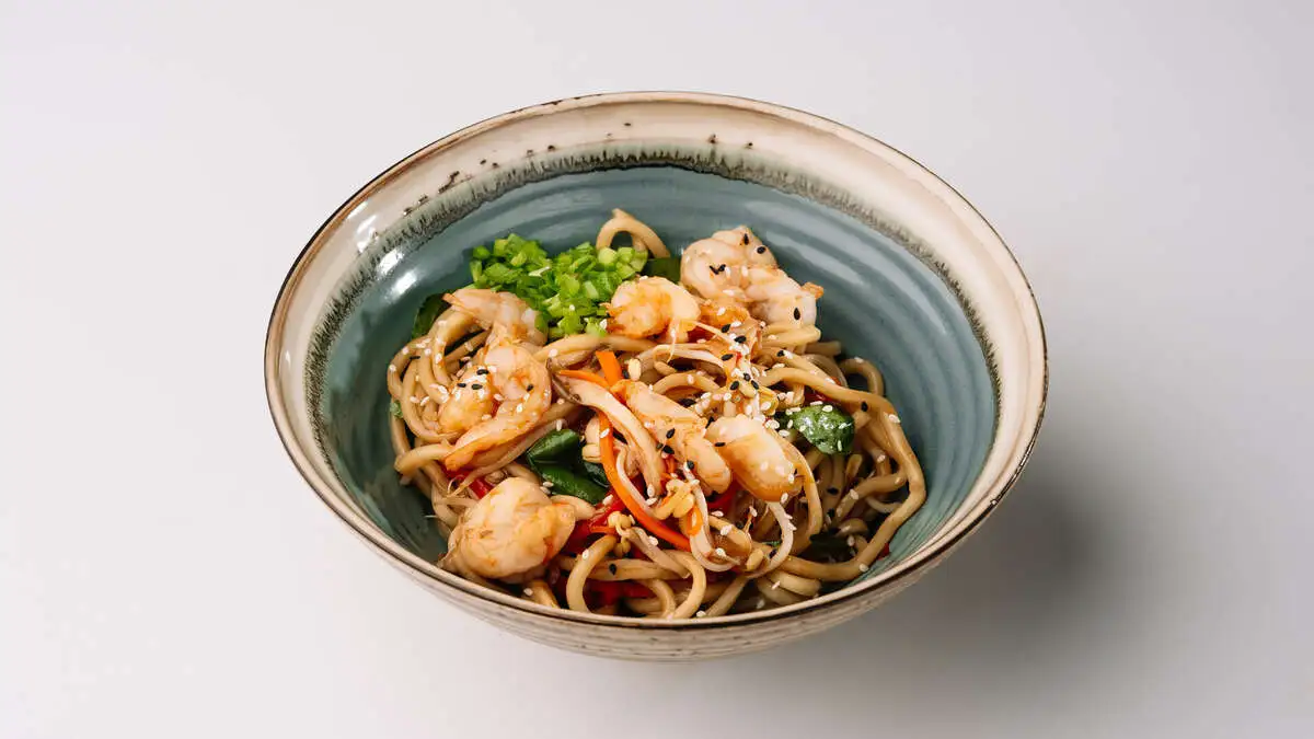Вок лапша с креветками