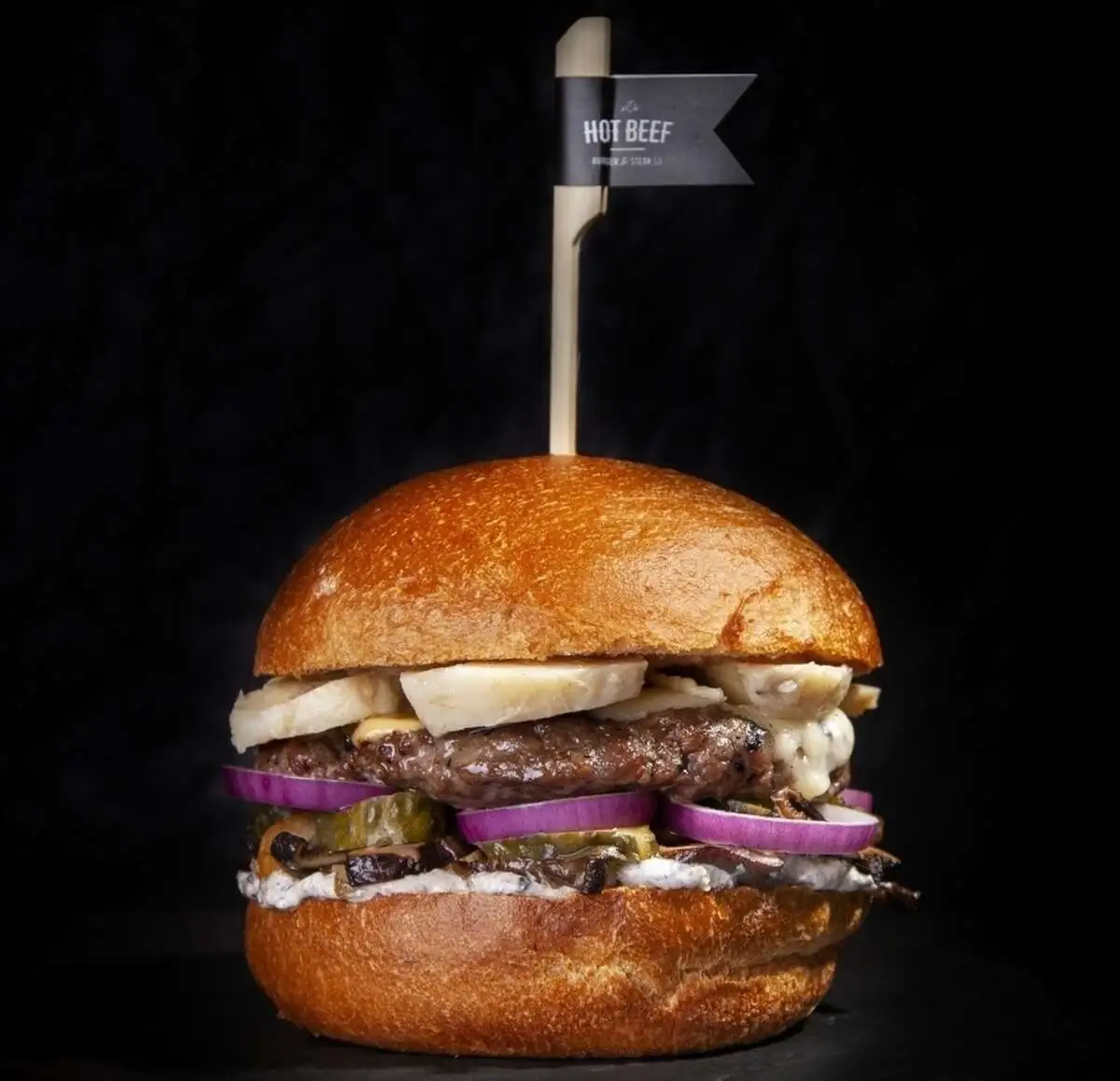 Бургер грибной с трюфельным соусом и артишоками