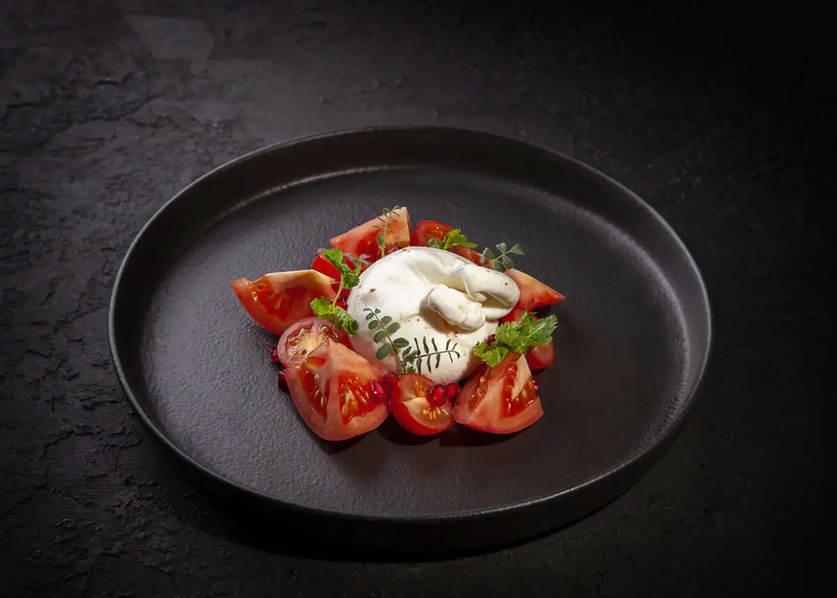 Буррата с узбекскими томатами