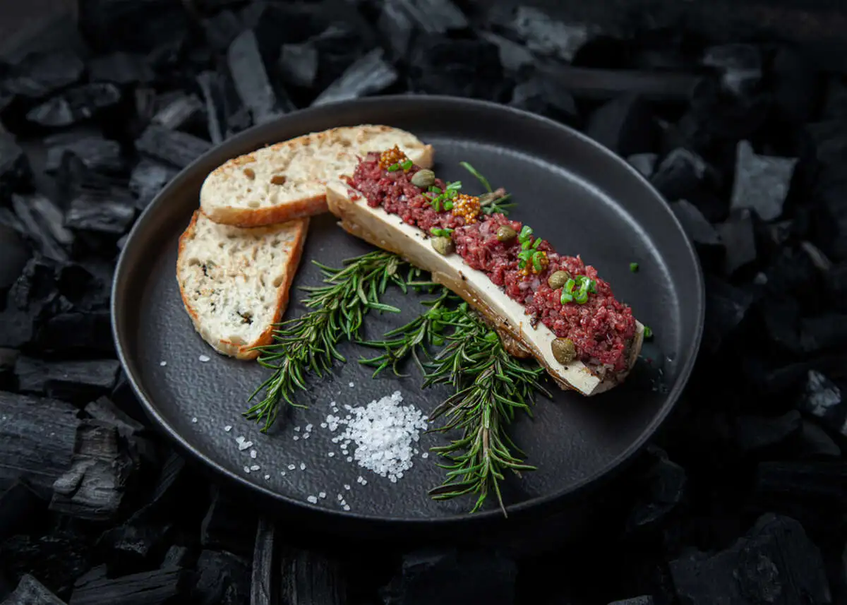 Тар-Тар из говядины с костным мозгом