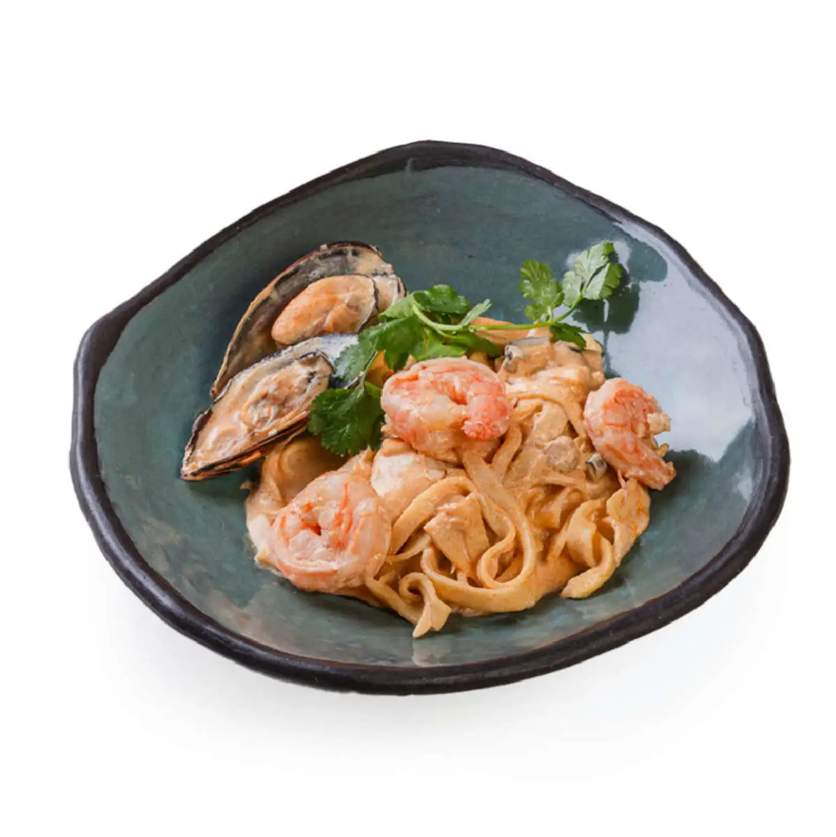 Лапша ручной работы с морепродуктами в соусе том ям