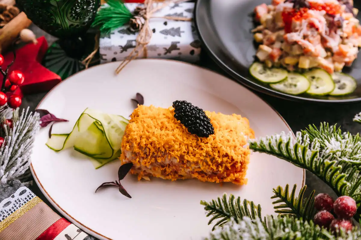 Мимоза с угрем и черной икрой