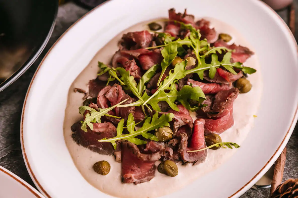 Телятина с соусом из тунца и каперсами НГ