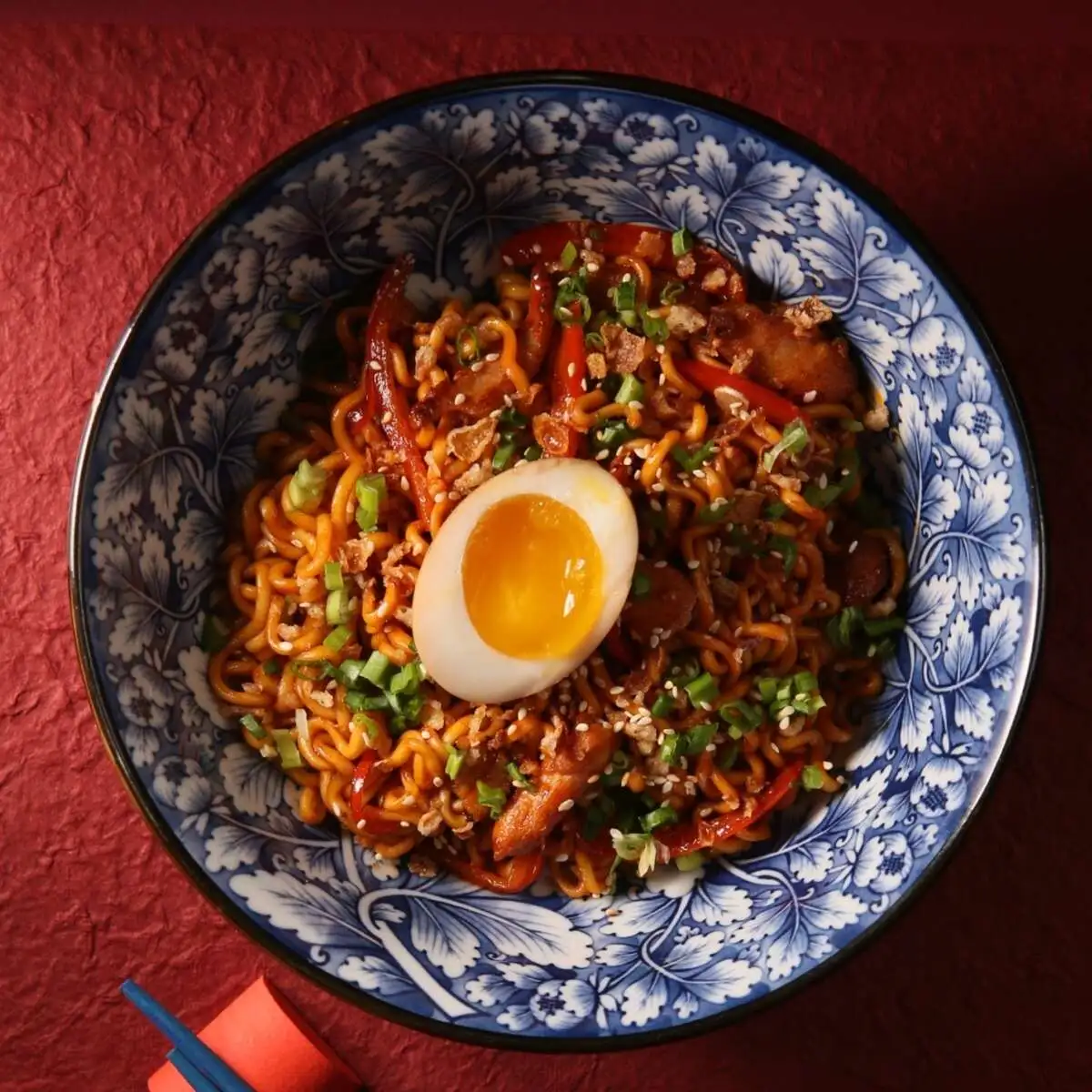 ОГНЕННЫЙ БУЛДАК РАМЕН С ЦЫПЛЕНКОМ  