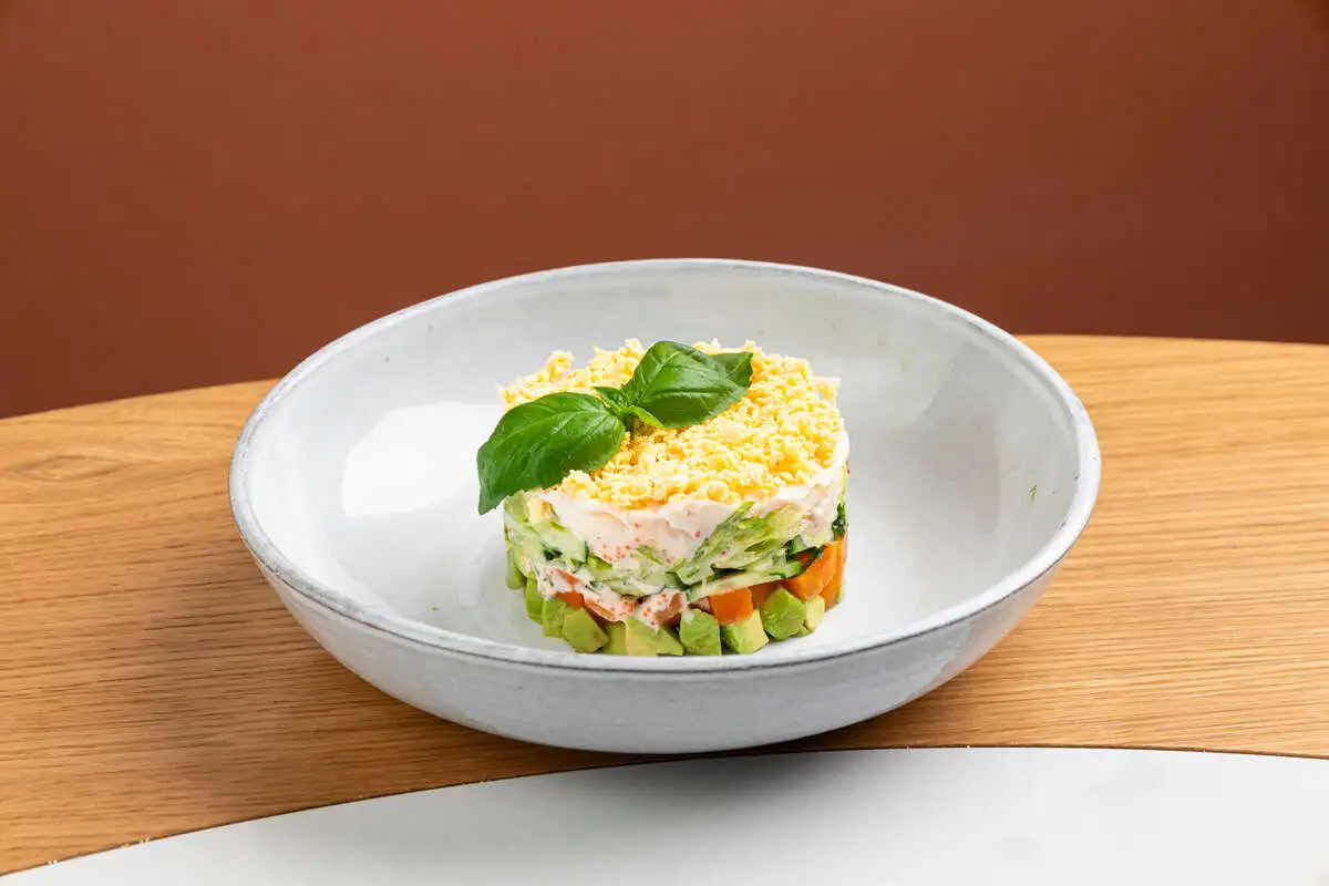 Мимоза с крабом и авокадо