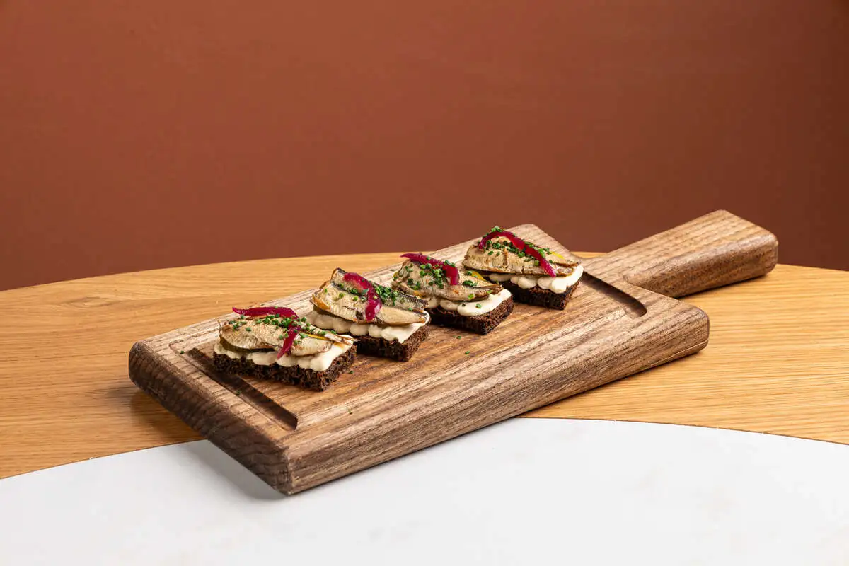 Бутер со шпротами