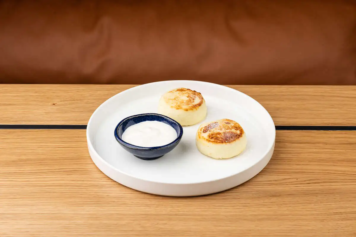 Сырники со сметаной