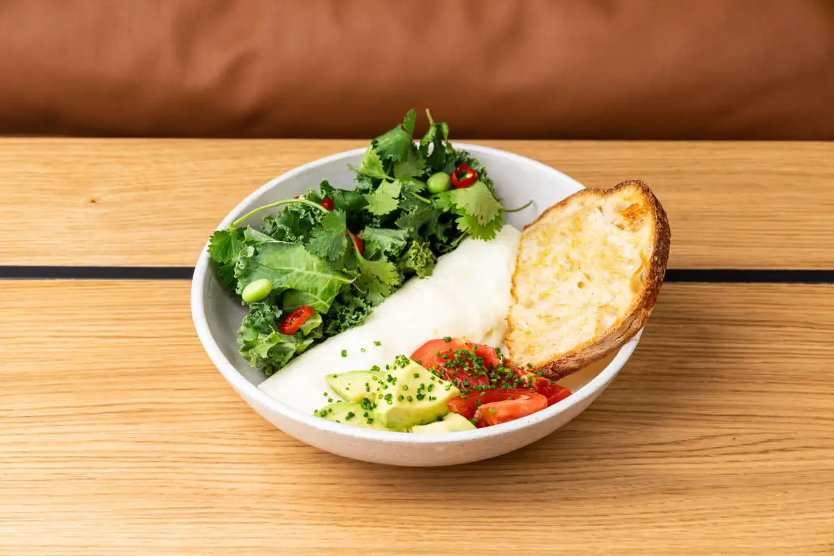 Рояль с форелью и авокадо