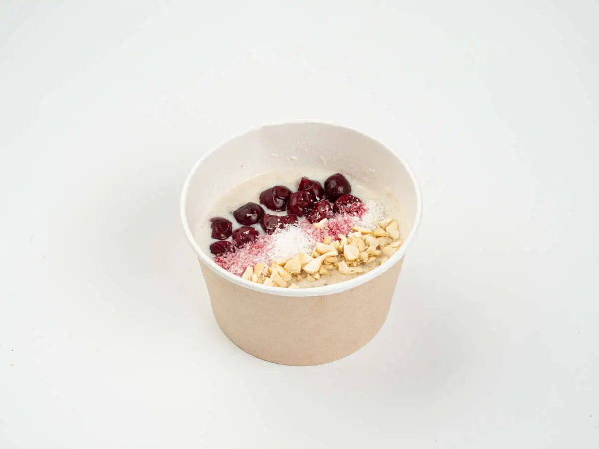 Каша овсяная с вишней