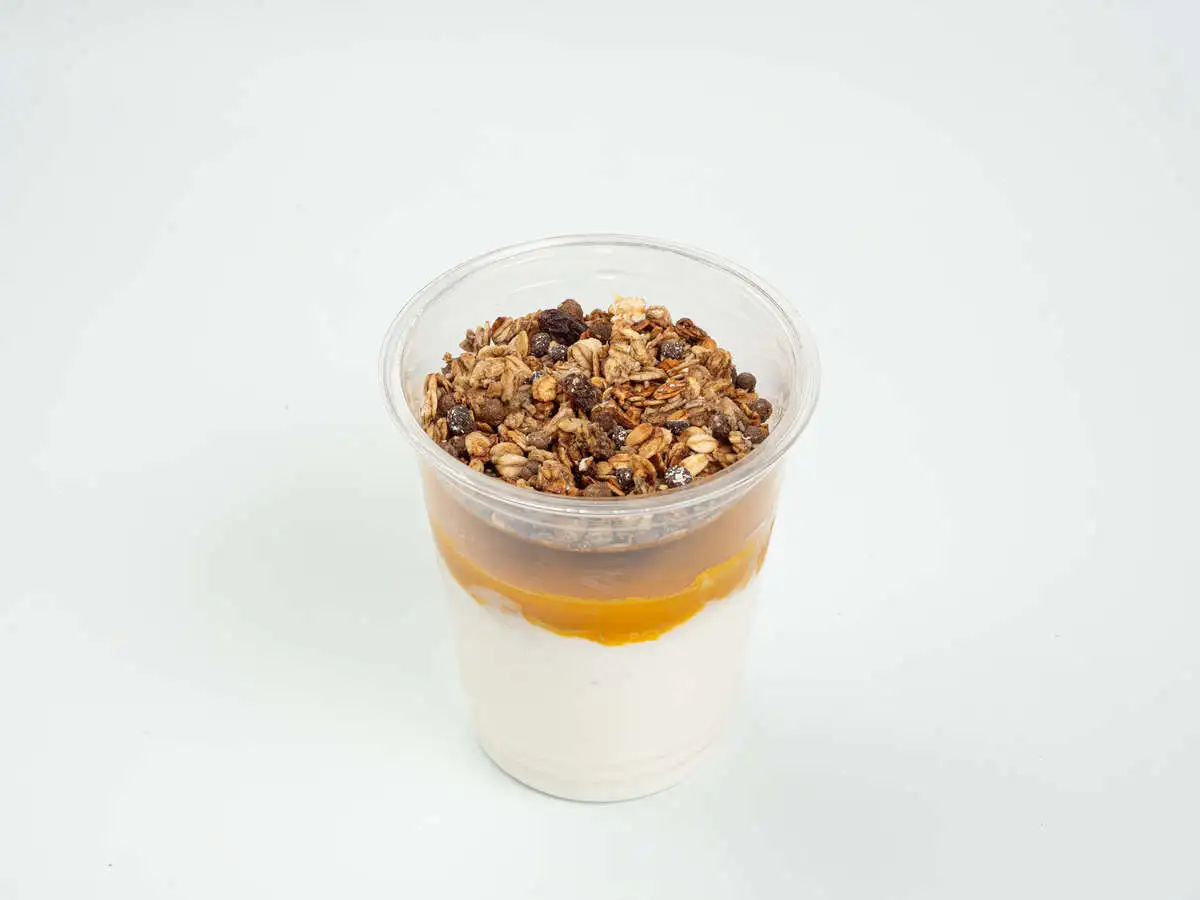 Греческий йогурт Манго,Банан,Гранола