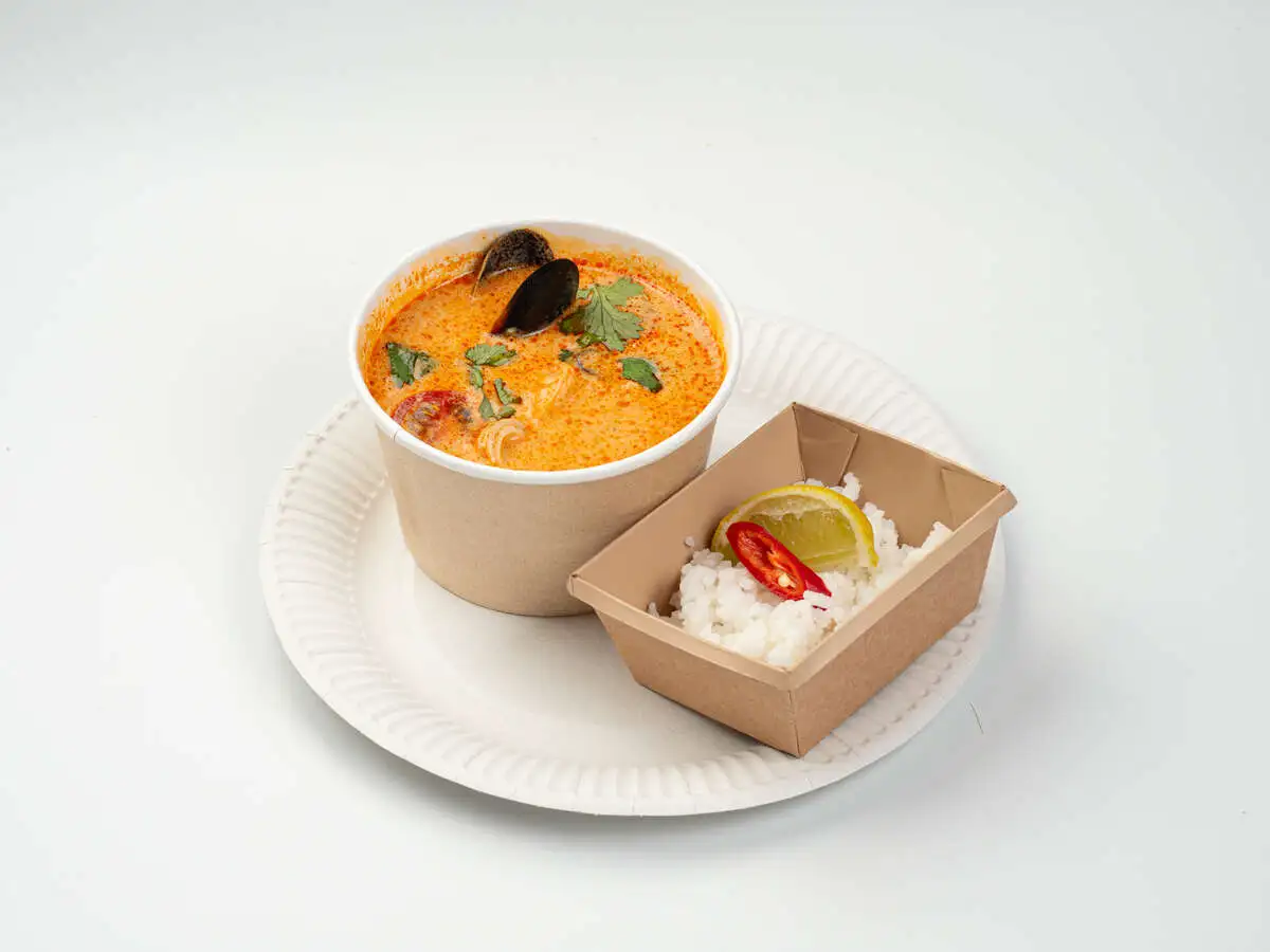 Том ям с морепродуктами