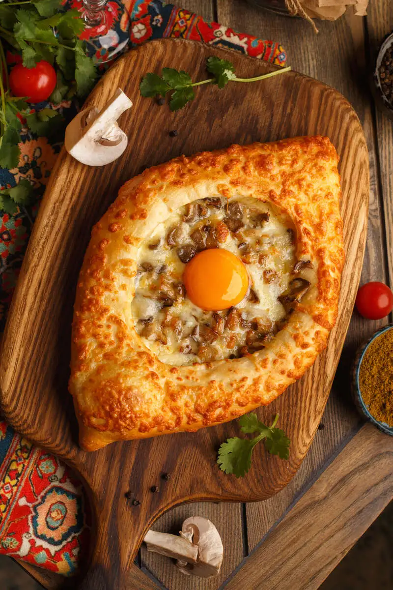 Хачапури по-аджарски с картофелем и грибами