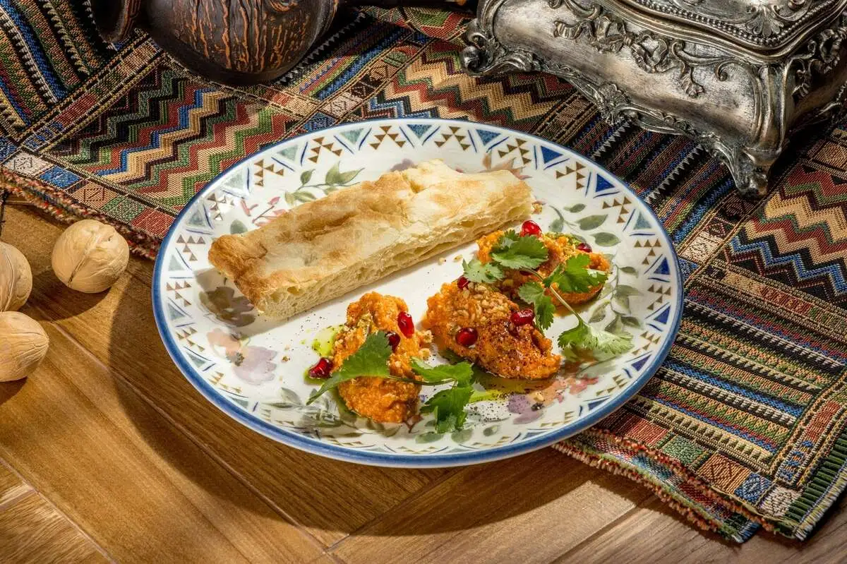 Пхали из печеного болгарского перца