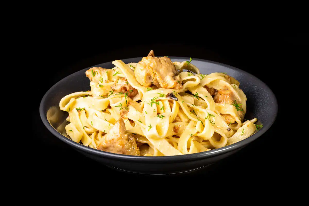 ФЕТТУЧИНИ С КУРИЦЕЙ