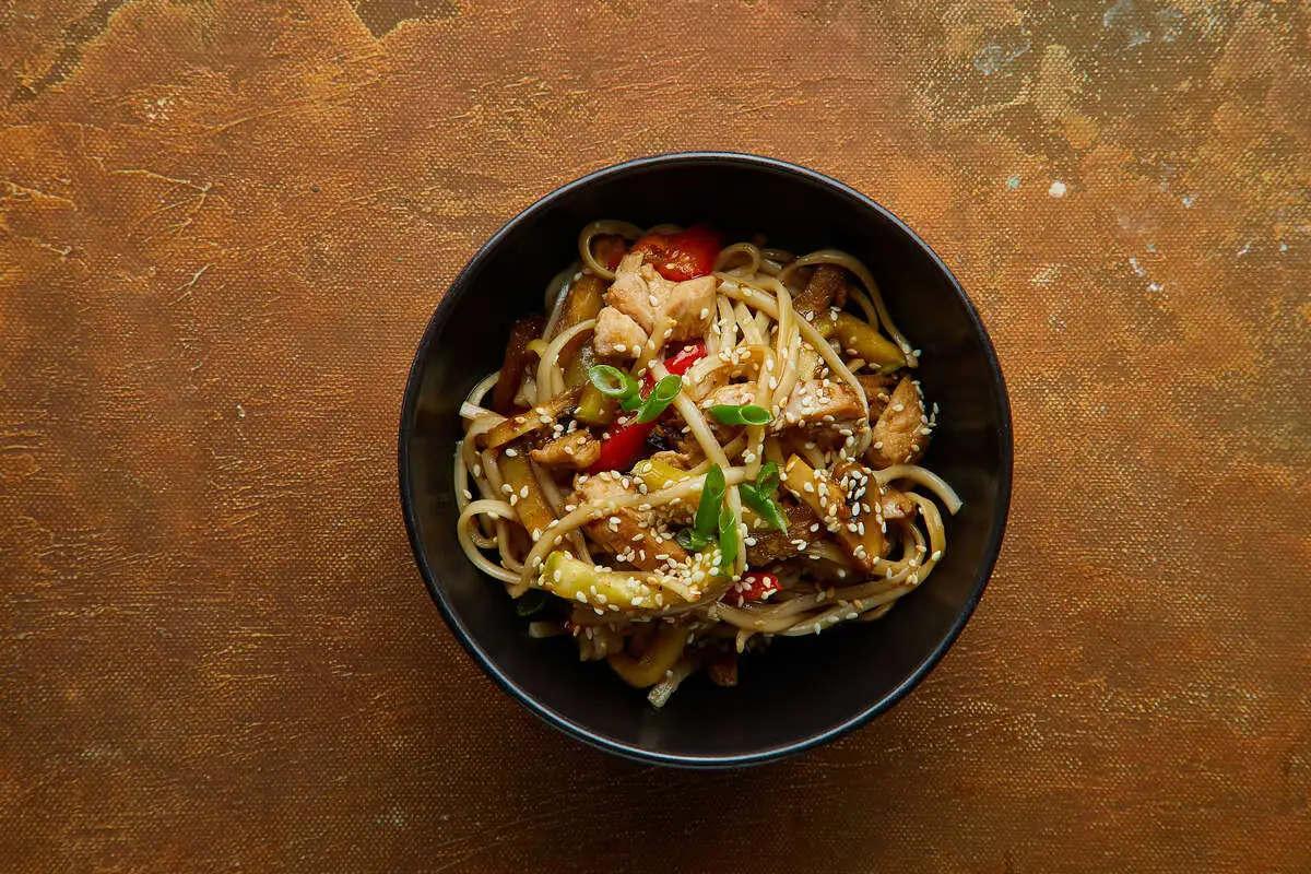 Удон с курицей