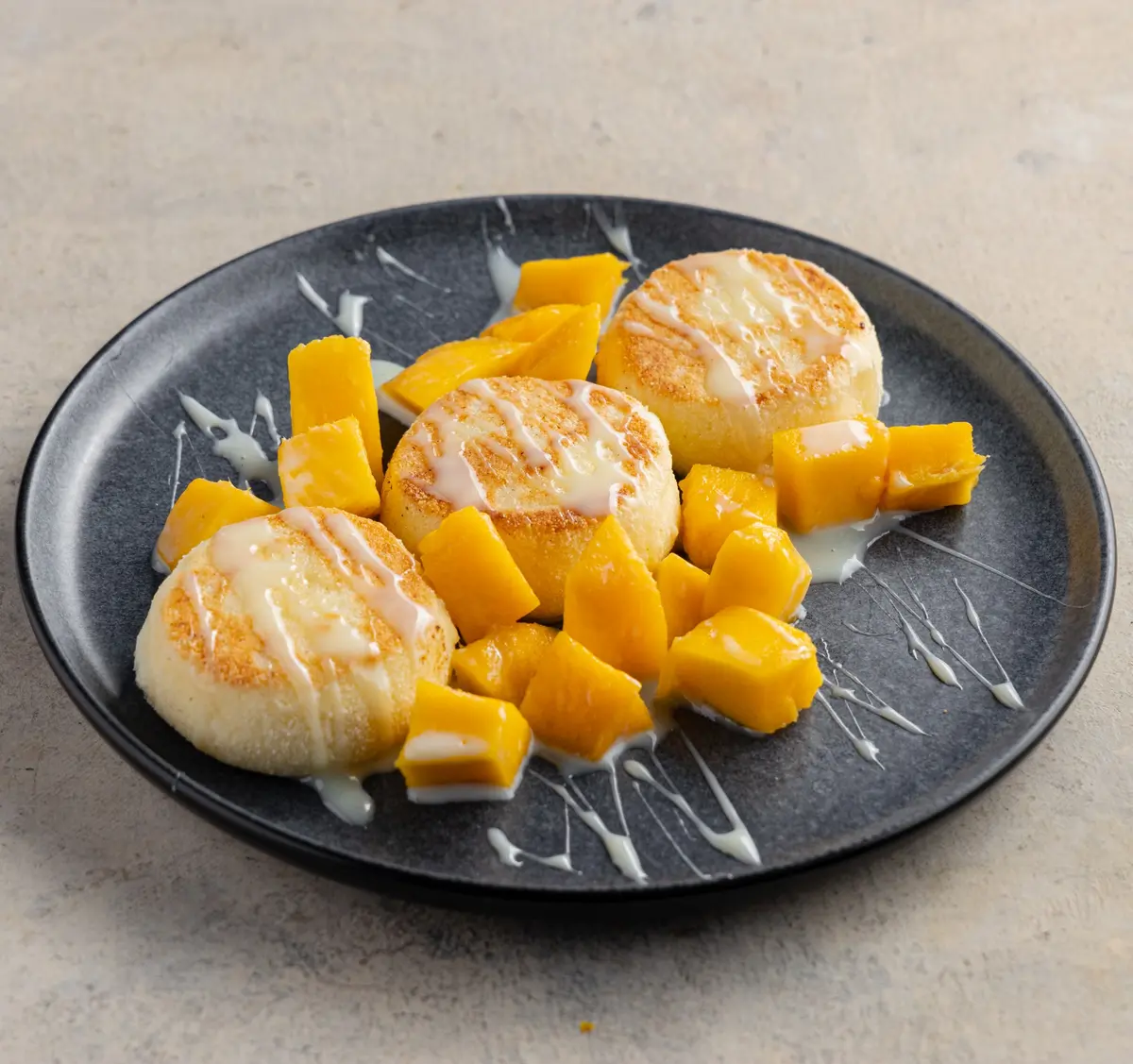 Сырники с манго и сгущенкой 