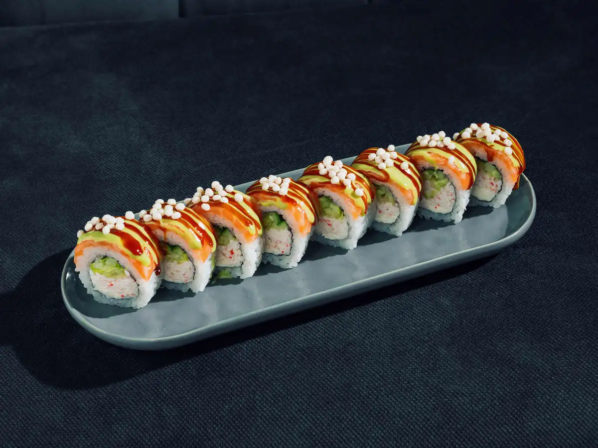 Ролл лосось-фисташка