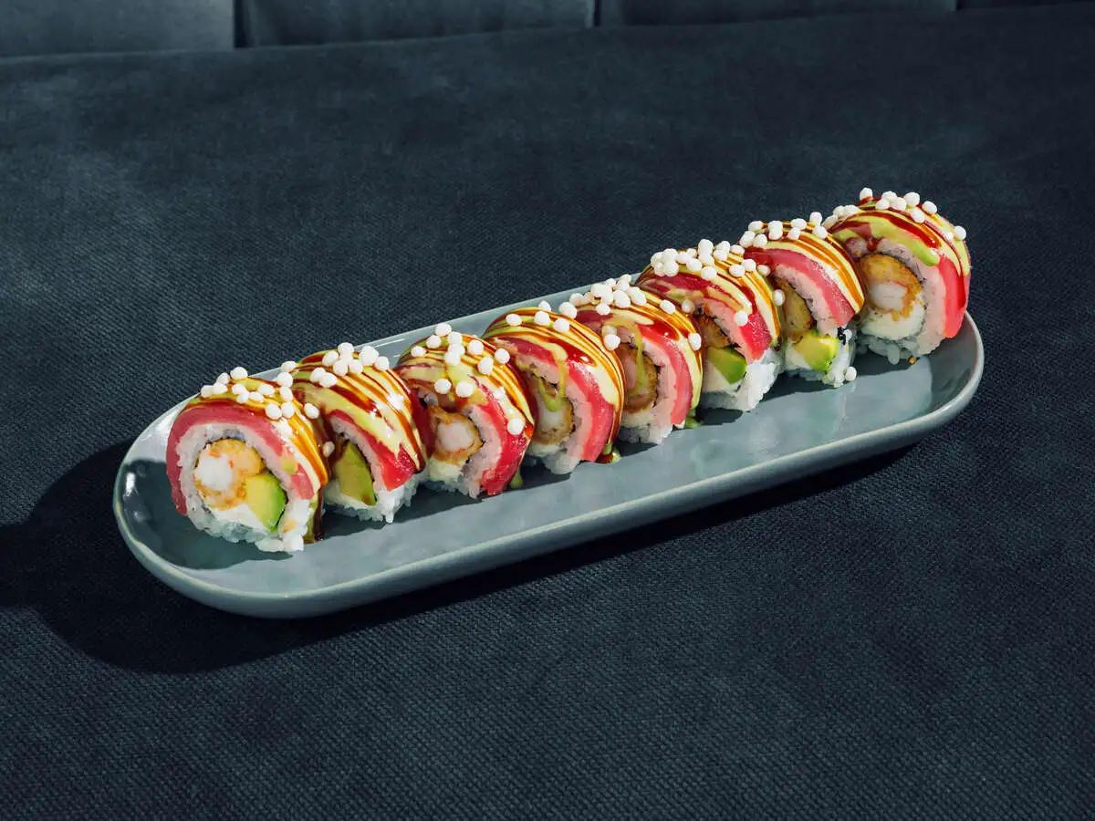 Ролл тунец-фисташка